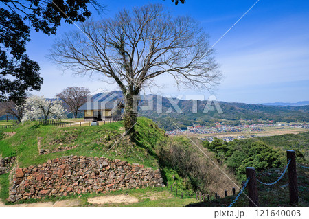 〈島根県〉月山富田城　二ノ丸跡 121640003