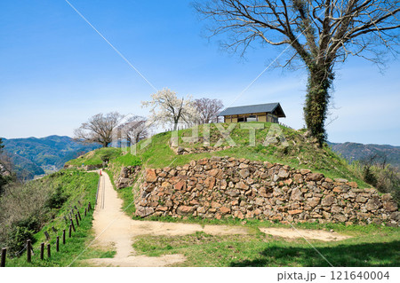 〈島根県〉月山富田城　二ノ丸跡 121640004