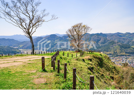 〈島根県〉月山富田城　西袖ヶ平からの眺め 121640039