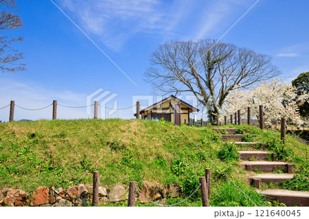 〈島根県〉月山富田城　二ノ丸跡 121640045