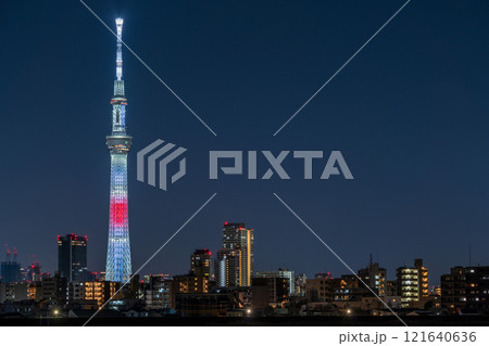 「東京都」東京スカイツリー・日本国旗をイメージした正月特別ライティング　夜景 121640636