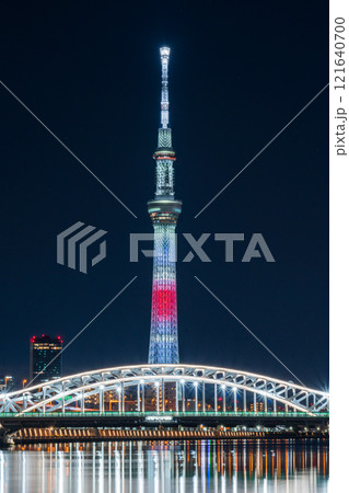 「東京都」東京スカイツリー・日本国旗をイメージした正月特別ライティング　夜景 121640700