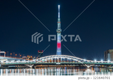 「東京都」東京スカイツリー・日本国旗をイメージした正月特別ライティング 夜景 「東京都」東京スカイツリー・日本国旗をイメージした正月特別ライティング 夜景 121640701