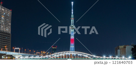 「東京都」東京スカイツリー・日本国旗をイメージした正月特別ライティング　夜景 121640703