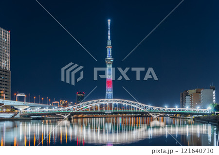 「東京都」東京スカイツリー・日本国旗をイメージした正月特別ライティング　夜景 121640710