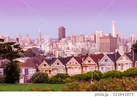 Vibrant sunset view of the Painted Ladies in San Francisco 121641073