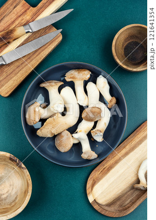 Raw uncooked mushrooms. 121641354