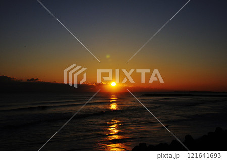 武甕槌大神降臨の地 - 元日、東の一之鳥居初日の出 武甕槌大神降臨の地 - 元日、東の一之鳥居初日の出 121641693