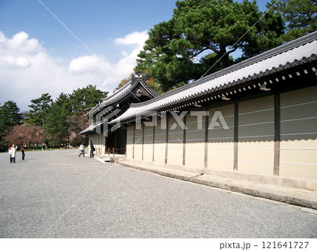 京都御苑の京都御所の皇后門(京都市上京区) 京都御苑の京都御所の皇后門(京都市上京区) 121641727
