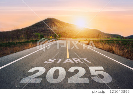 Start 2025 written on highway road in the middle of empty asphalt road of asphalt road at sunset.Concept of planning and challenge, business strategy, opportunity ,hope, new life change.for 2024-2025. 121643893