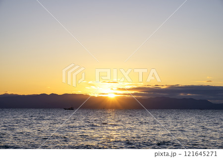 初日の出 美保の松原 元日 元旦 正月 【静岡県静岡市清水区】 121645271