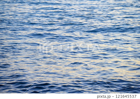 朝の海 朝の風景 冬の海 海 海面 早朝 1月 素材 【静岡県静岡市】 121645537