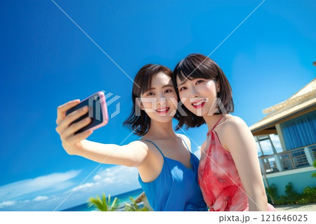 リゾート地で自撮りをする女子達02 121646025