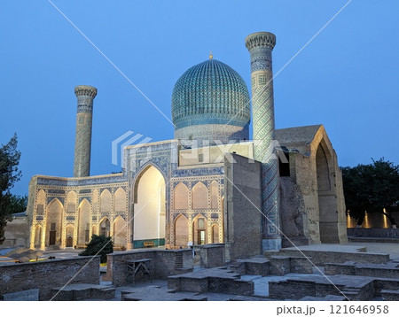 サマルカンド グーリ・アミール廟の夜景 121646958