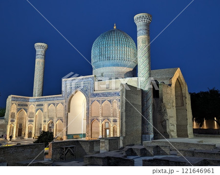 サマルカンド グーリ・アミール廟の夜景 121646961