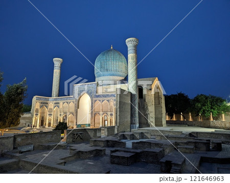 サマルカンド グーリ・アミール廟の夜景 121646963