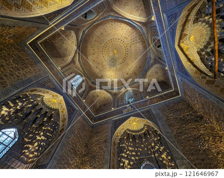 サマルカンド グーリ・アミール廟 内部の天井装飾 121646967