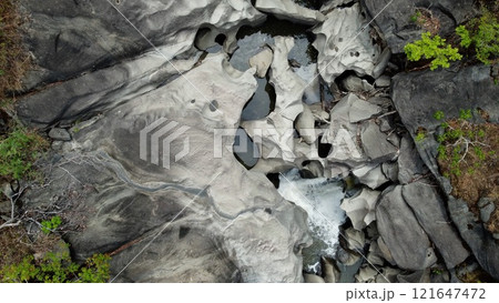 Rock formation in vale da lua in chapada dos veadeiros 121647472