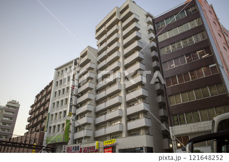 マンションのある都市風景 マンションのある都市風景 121648252