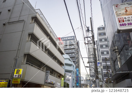 ビル群の街並み ビル群の街並み 121648725