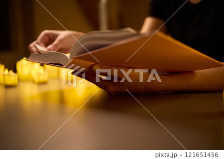 Indulging in Cozy Reading Under Candlelight for a Relaxing and Peaceful Evening Escape Indulging in Cozy Reading Under Candlelight for a Relaxing and Peaceful Evening Escape 121651456