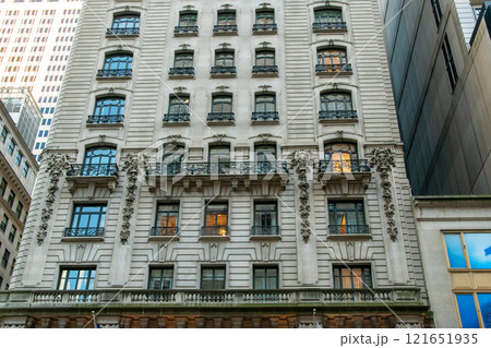 1920s architecture New York, vintage skyscrapers Manhattan, Manhattan Art Deco skyscrapers, Historical architectural gems New York, old historical building facades in NY, USA 121651935