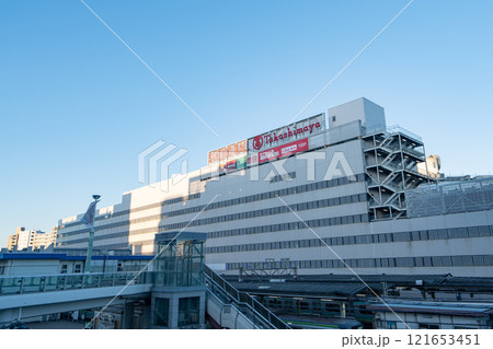 常磐線柏駅東口側から駅ビルを望む＜2025年1月千葉県柏市＞ 121653451