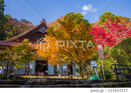 聖宝寺　本堂　鳴谷山聖宝寺　紅葉の名所　いなべ市　三重県 121653537
