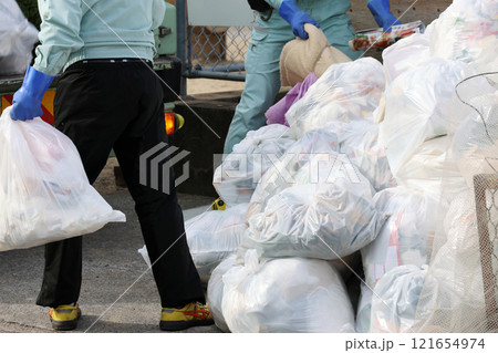 ゴミ収集 121654974