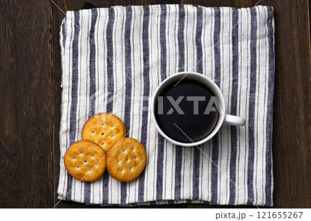 お菓子とコーヒーでモーニング お菓子とコーヒーでモーニング 121655267