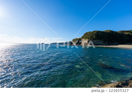 和歌山県　すさみ町の海岸線沿いの風景(2024年12月) 121655327