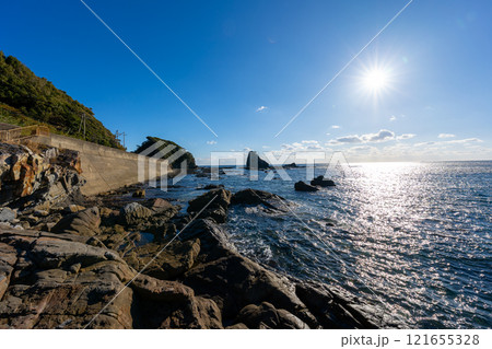 和歌山県 すさみ町の海岸線沿いの風景(2024年12月) 和歌山県 すさみ町の海岸線沿いの風景(2024年12月) 121655328