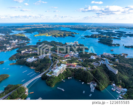 賢島とエスパーニャクルーズ船、英虞湾（三重県志摩市） 121655585