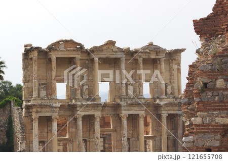トルコ イズミル付近 エフェソス遺跡のケルスス図書館 トルコ イズミル付近 エフェソス遺跡のケルスス図書館 121655708