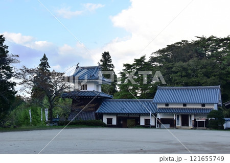 岐阜県恵那市 岩村城跡の岩村城太鼓櫓と表御門と脇櫓 岐阜県恵那市 岩村城跡の岩村城太鼓櫓と表御門と脇櫓 121655749