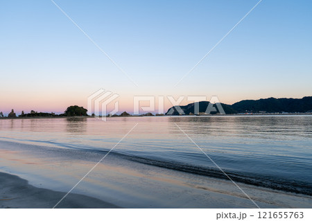和歌山県 串本からの夕陽の風景(2024年12月) 和歌山県 串本からの夕陽の風景(2024年12月) 121655763