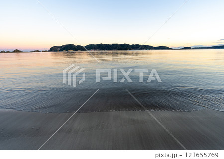 和歌山県 串本からの夕陽の風景(2024年12月) 和歌山県 串本からの夕陽の風景(2024年12月) 121655769