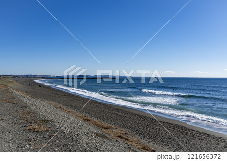 神奈川県茅ヶ崎市の海岸風景 121656372