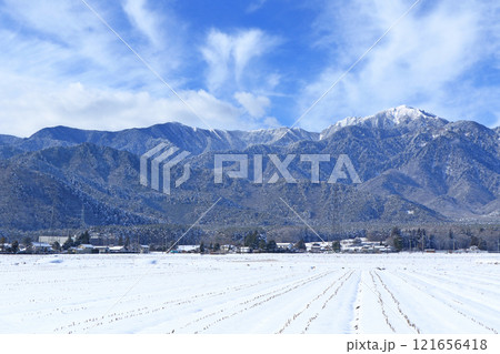 冬の安曇野 田園と北アルプス 冬の安曇野 田園と北アルプス 121656418