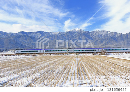 大糸線の冬　特急あずさ 121656425