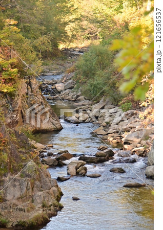 定山渓赤間の澗の秋景色 121656537