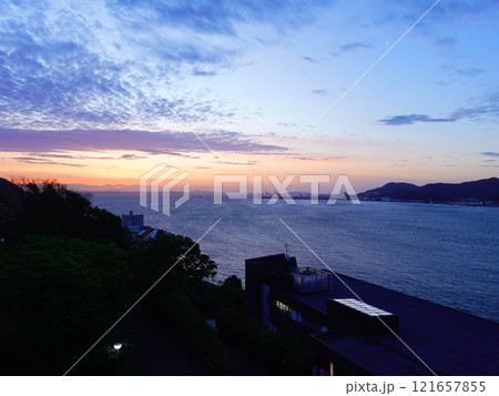 海峡ビューしものせきから眺める関門海峡の朝の風景 121657855