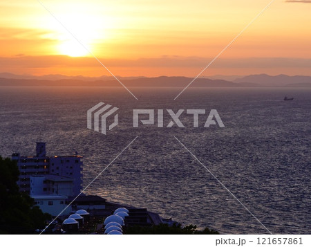 海峡ビューしものせきから眺める関門海峡の朝の風景 121657861