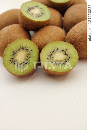 カットしたキウイフルーツ 121658283