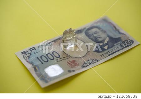 新千円札と招き猫 新千円札と招き猫 121658538