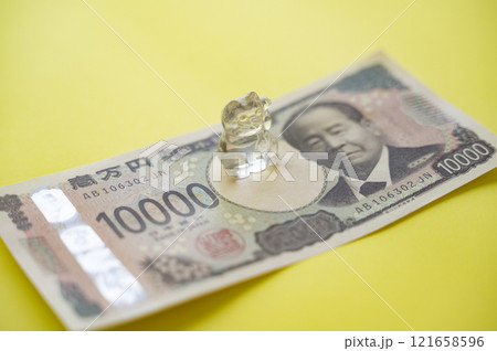 新一万円札と招き猫 121658596
