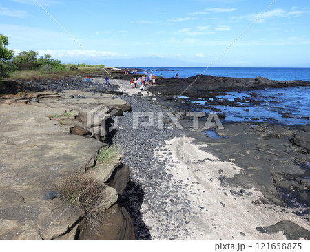 ガラパゴス諸島の各島々の自然景観 121658875