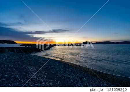 和歌山県　串本からの朝日の風景(2024年12月) 121659260