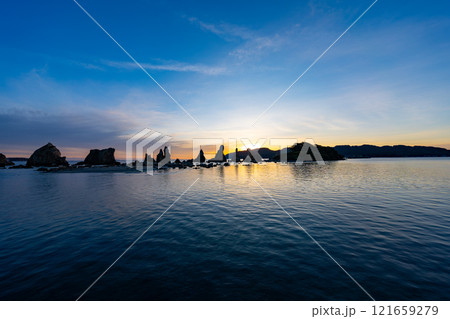 和歌山県　串本からの朝日の風景(2024年12月) 121659279