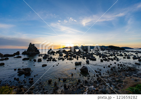 和歌山県 串本からの朝日の風景(2024年12月) 和歌山県 串本からの朝日の風景(2024年12月) 121659282